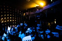 「YEAH」「HOO」のカードで一体感を作り上げるダルファン。