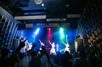 サンダルテレフォン「1st one-man live『ありきたりで、特別な女の子が、大人になる前に』」の様子。