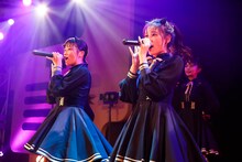 左から水野瞳、竹越くるみ。（写真提供：エイジアプロモーション）