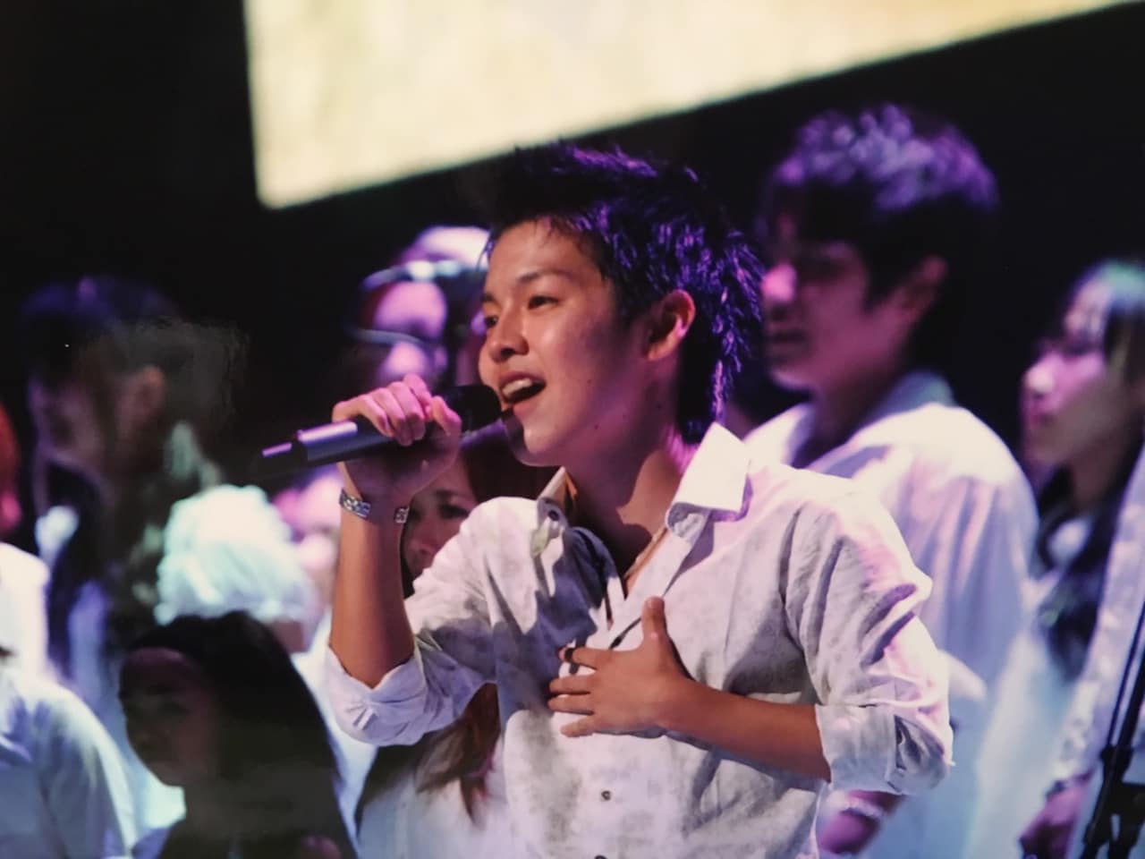 「EX SHOW」で歌う16歳の頃のRIKU（THE RAMPAGE from EXILE TRIBE）。