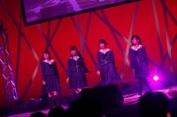 「タトゥー・ラブ」を披露する蛍光灯再生計画。（撮影：中原幸）