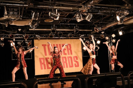 フィロソフィーのダンス「ドント・ストップ・ザ・ダンス」発売記念ライブの様子。（Photo by Yusuke Satou）