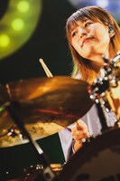 せとゆいか（Dr, Cho）（撮影：白石達也）