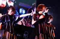 浅倉うみ（中央）