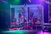 「Tarte Tatin」を披露するFANTASTICS from EXILE TRIBE。（写真提供：LDH JAPAN）