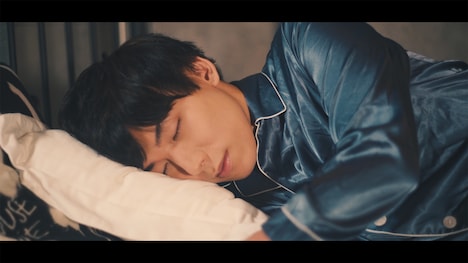 みきちゅ「サブスクリプションシティ」ミュージックビデオのワンシーン。