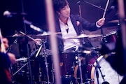 荒井智之(Dr, Cho)(撮影:後藤壮太郎)
