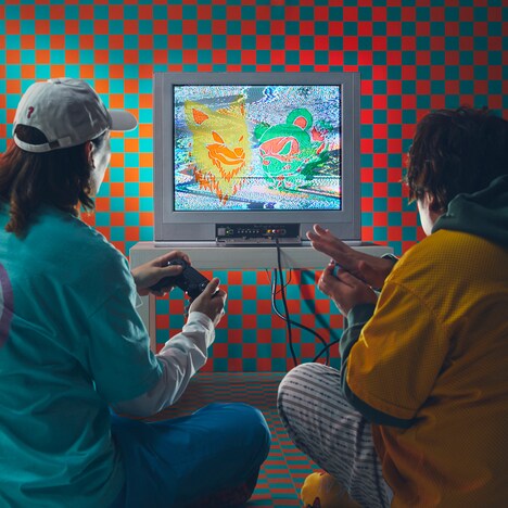 ビッケブランカ VS 岡崎体育「化かしHOUR NIGHT」CD+DVD盤ジャケット