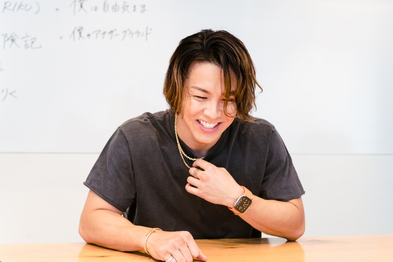 考えてきたタイトル案を発表するRIKUさん。