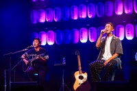 瑛人（右）（撮影：上山陽介）