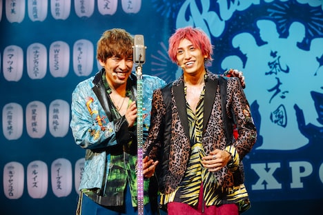 EXIT（撮影：上山陽介）