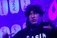 MOSSAI様こと岡崎体育。（撮影：上山陽介）