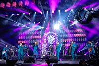 綾小路翔（氣志團）と東京スカパラダイスオーケストラ。（撮影：上山陽介）