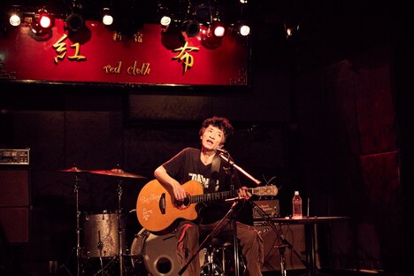 “1人ピーズ”こと大木温之（Theピーズ）。