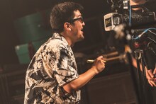 ペンで画面に「アロハ!!」と書いたmono。（撮影：真島洸）