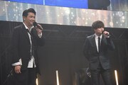 左から別所哲也、白濱亜嵐。