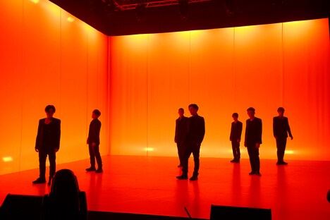 「LIVE×ONLINE IMAGINATION PREMIUM LIVE EXILE TRAIN」より、「Ti Amo」のパフォーマンスの様子。（写真提供：LDH JAPAN）