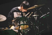 高橋武（Dr）（撮影：ハタサトシ）