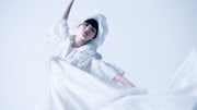 平手友梨奈がANREALAGEの2021年春夏パリコレクションOP映像に登場、音楽を山口一郎ら担当
