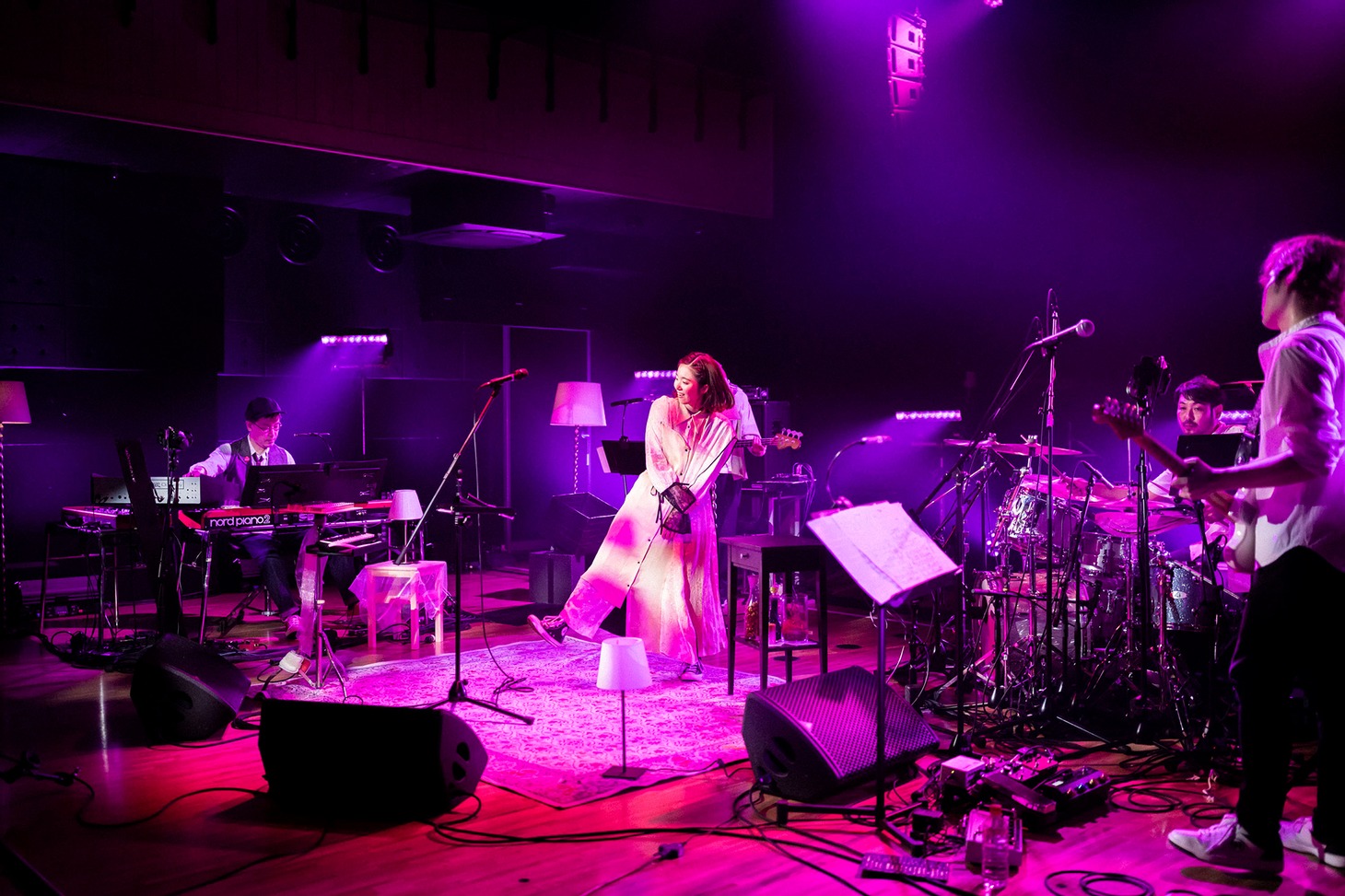 「杏沙子ONLINEライブ『フェルマータ、ストーリー ～21分の12～』」の様子。（撮影：小野洋平）