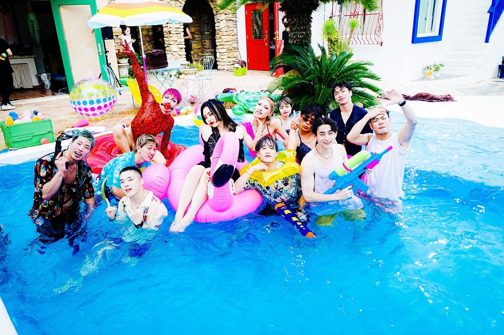 ちゃんみなと出演ダンサーの集合写真。