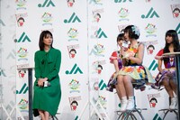 左から松下奈緒、虹のコンキスタドールの鶴見萌、的場華鈴、清水理子。