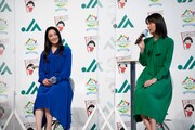 左から松下奈緒、仲間由紀恵。