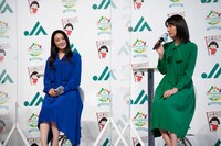 左から松下奈緒、仲間由紀恵。