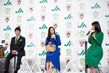 左から林修、仲間由紀恵、松下奈緒。