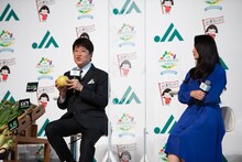 左から林修、仲間由紀恵。