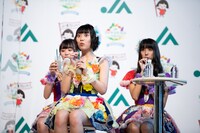 スムージーを飲む虹コンメンバー。