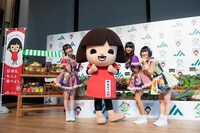 虹コンメンバーと笑味ちゃん。