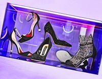 「YOUR STORY 〜talkative heels〜 selected by Theater JUJU」のディスプレイ。