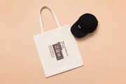 「烏龍Tコレクション」烏龍キャップと烏龍トートビジュアル。