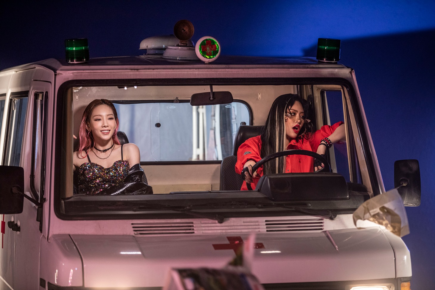 テヨン「#GirlsSpkOut ft.ちゃんみな」ミュージックビデオのオフショット。