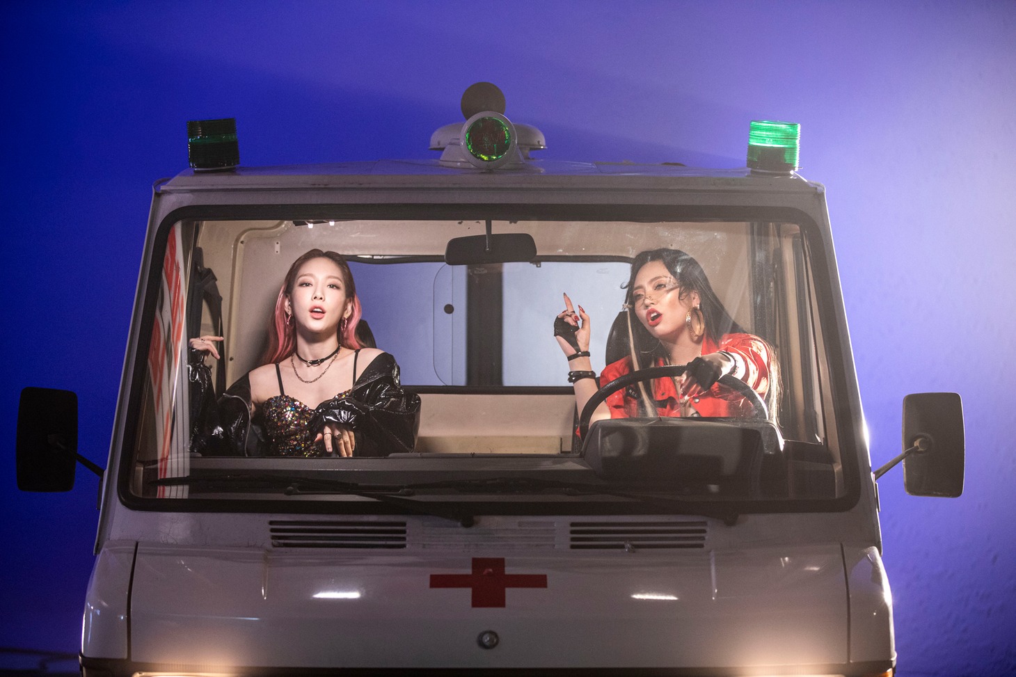 テヨン「#GirlsSpkOut ft.ちゃんみな」ミュージックビデオのオフショット。