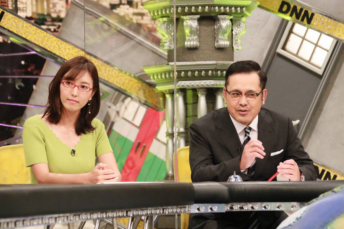 左から小澤陽子アナウンサー、アリタ哲平（有田哲平 / くりぃむしちゅー）。(c)フジテレビ