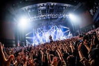 G-FREAK FACTORYのライブの様子。（Photo by HayachiN）