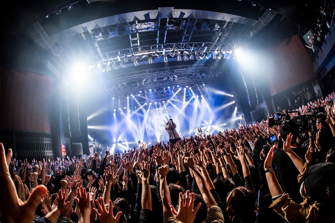 G-FREAK FACTORYのライブの様子。（Photo by HayachiN）