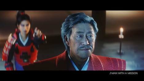 マルちゃん「赤いきつね緑のたぬき」新CM「天ぷら 月編」のワンシーン。