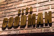東京・秋葉原CLUB GOODMAN出入口に掲出されているロゴパネル。
