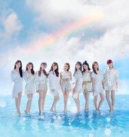 人気画像4位は「PerfumeがNiziUデビュー曲『Step and a step』を踊る」より、NiziU。