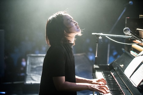 宮崎真利子（撮影：佐藤哲郎）