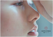「SOPHISTANCE」広告ビジュアルより、佐々木彩夏（ももいろクローバーZ）。