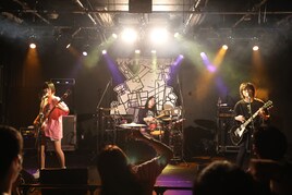 ヤバイTシャツ屋さん全国ツアー秋田で開幕、サンリオピューロランドでトーク生配信決定