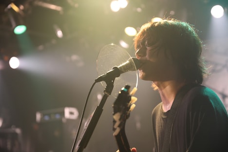 こやまたくや（G, Vo）（写真提供：ユニバーサルシグマ）