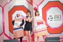 左からももいろクローバーZの高城れに、佐々木彩夏、玉井詩織。