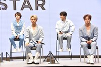 左から鶴房汐恩、川尻蓮、與那城奨、河野純喜。