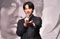 フロアに移動して[Alexandros]のライブを観たいと話す綾野剛。