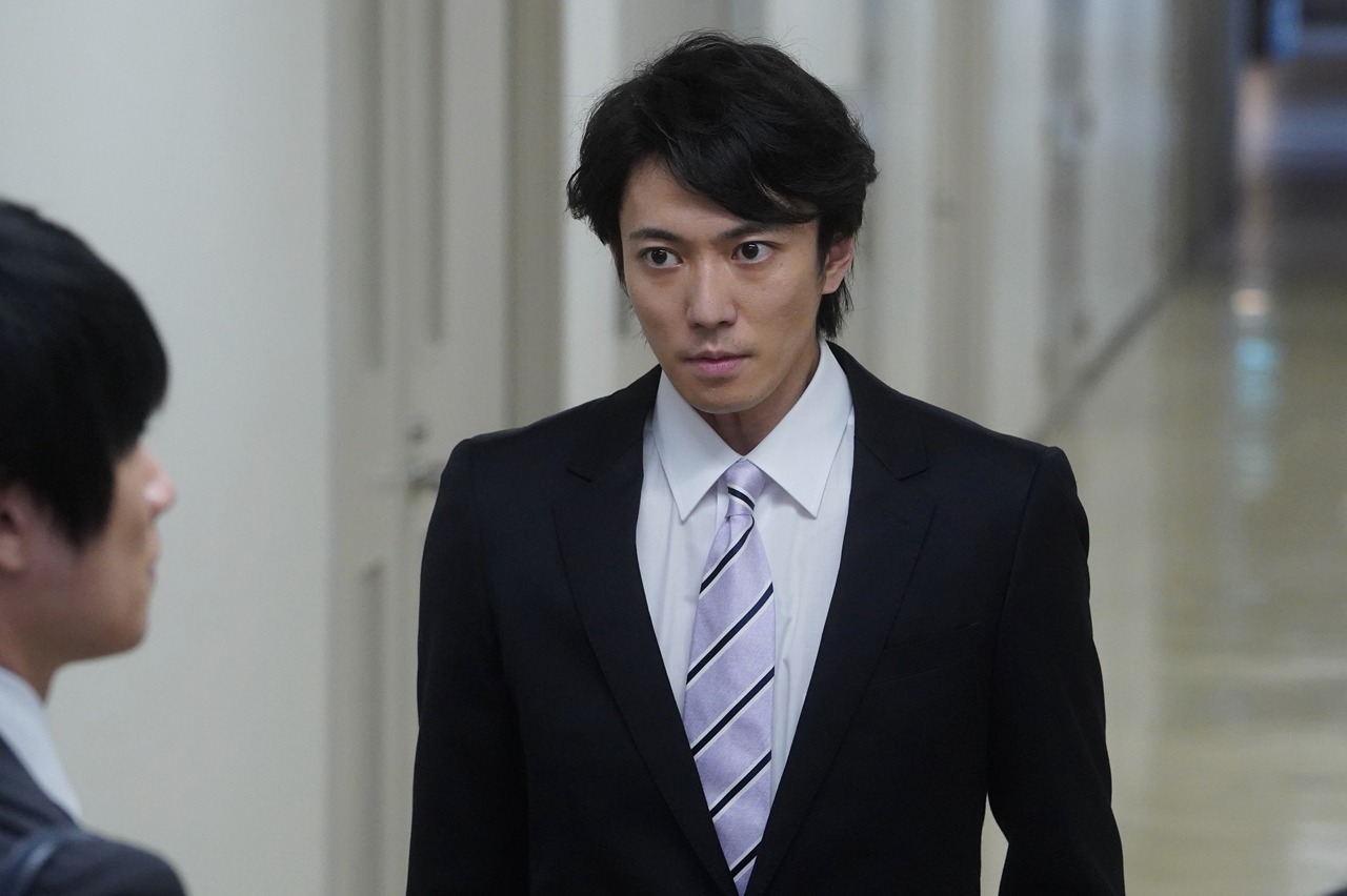 刑事・富澤を演じる辰巳雄大。 (c)フジテレビ